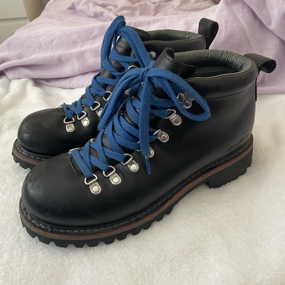 Eddie Bauer Women’s K-6 Hiking Boots